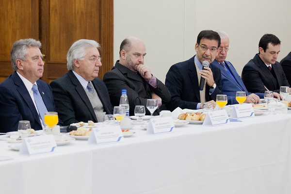 Café da manhã com a frente parlamentar da Micro e Pequena Empresa da Assembleia Legislativa. Com a fala, o secretário da Fazenda, Odir Tonollier